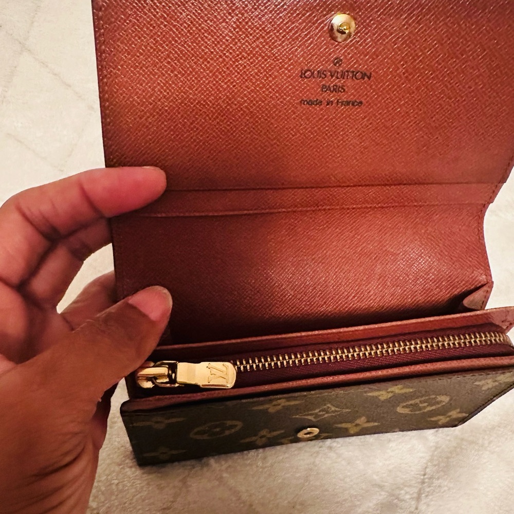 Louis Vuitton Monogram Wallet with Gold Hardware-chain not included. - Picture 9 of 10